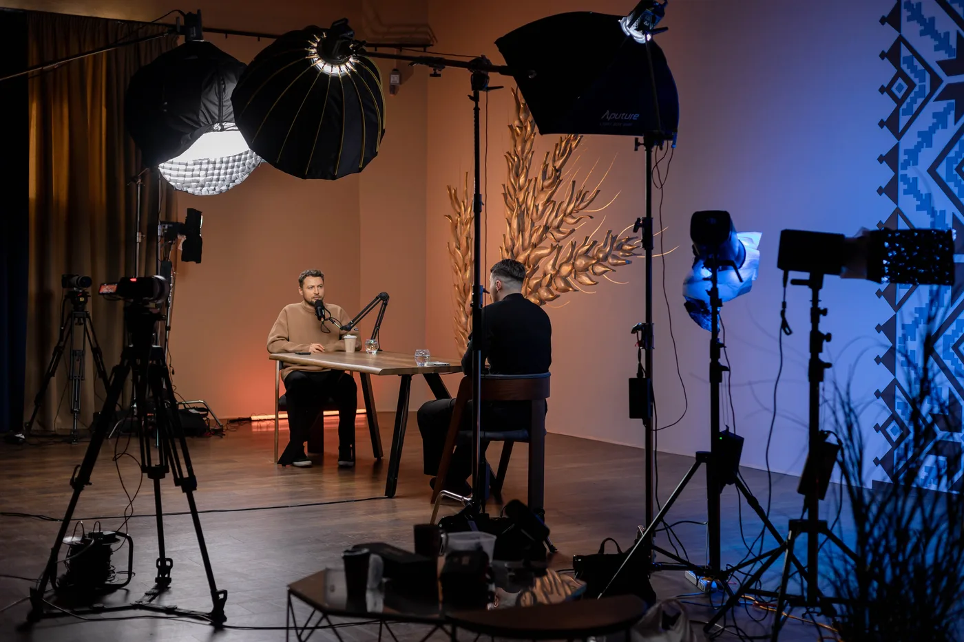 Студійна зйомка з софтбоксами — YouTube продакшн LOCATION