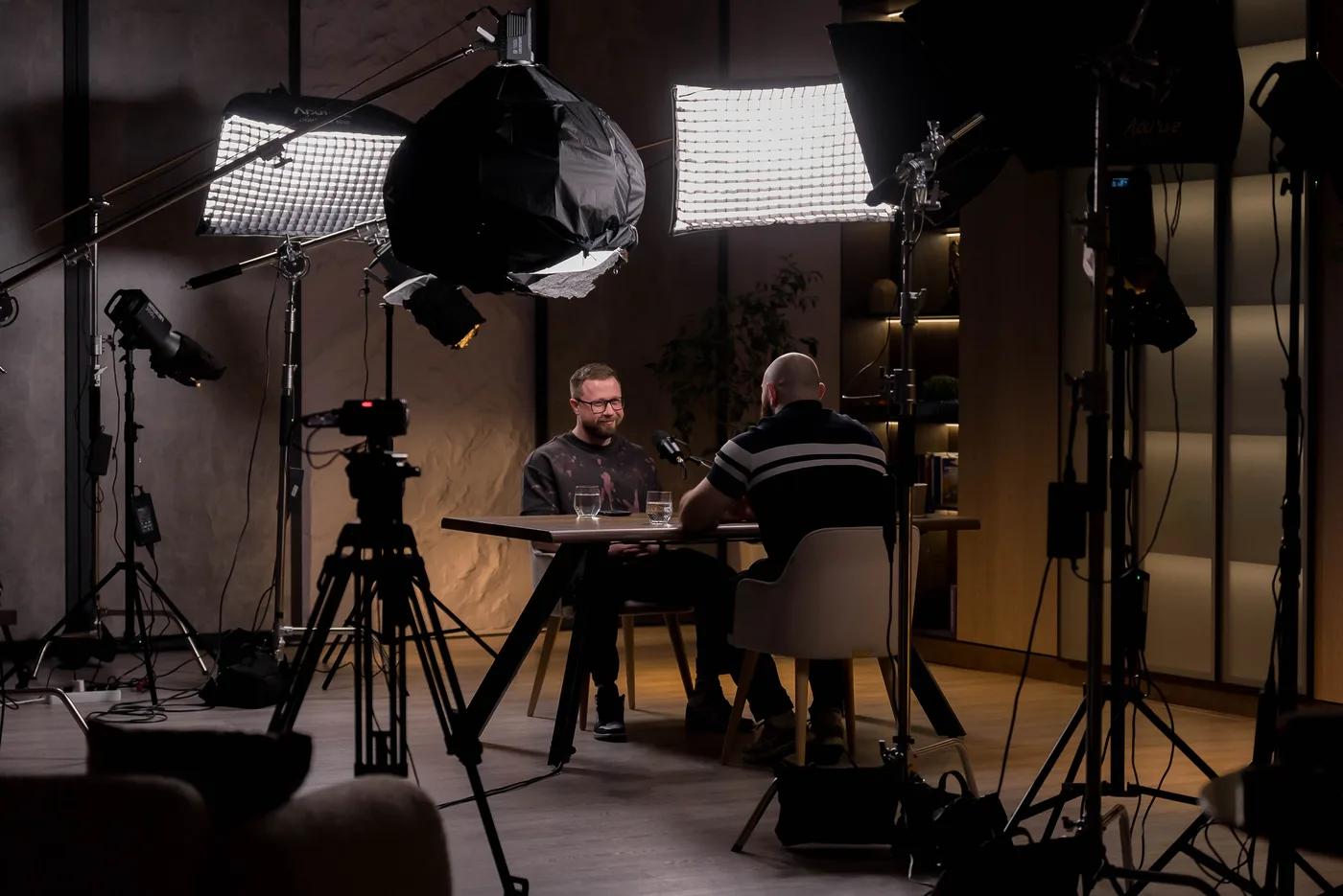 Зйомка інтерв'ю — затишна атмосфера LOCATION STUDIO