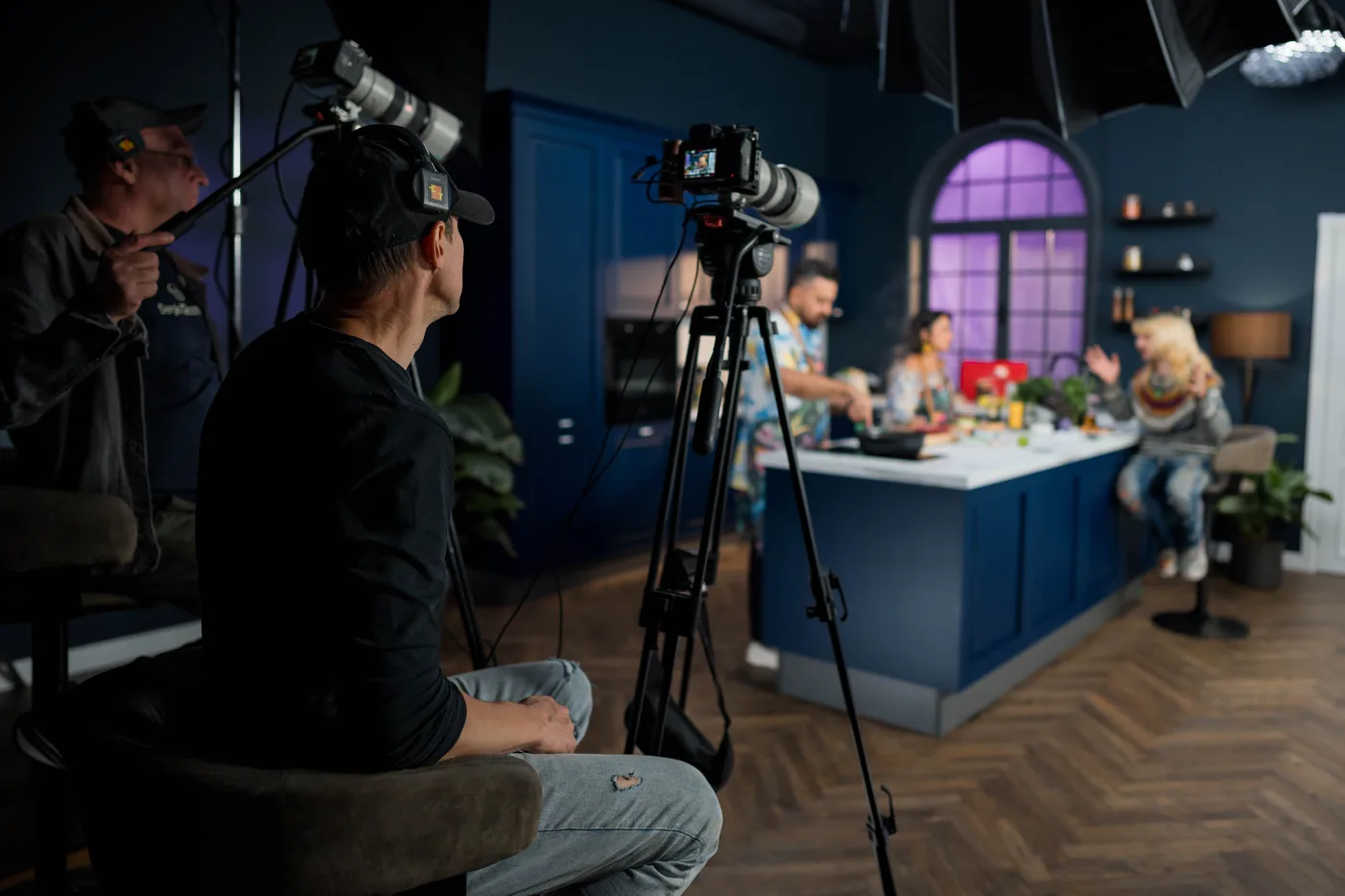 Зйомка кулінарного шоу на кухні — YouTube LOCATION